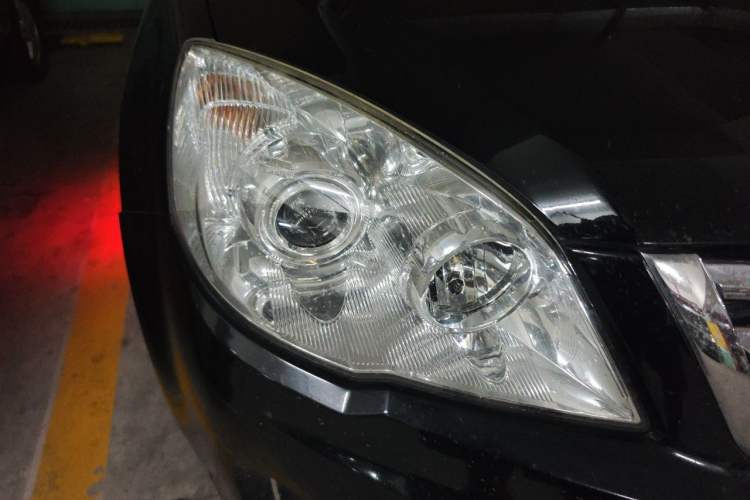 Used Haval H6 2016 Upgraded Model 1.5T Automatic Two-Wheel Drive Elite Version Right Front Headlight