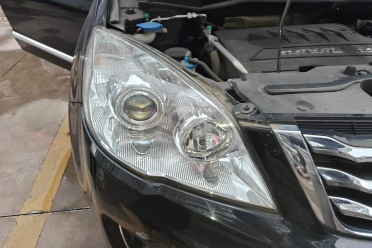 Used Haval H6 2016 Upgraded Model 1.5T Automatic Two-Wheel Drive Elite Version Right Front Headlight
