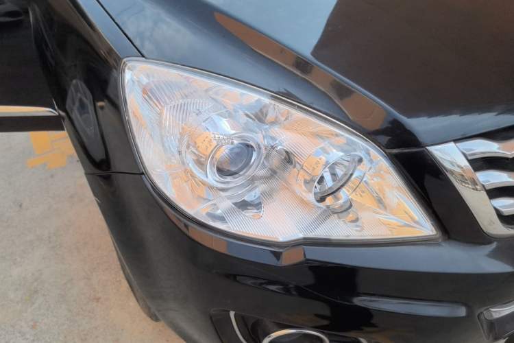 Used Haval H6 2016 Upgraded Model 1.5T Manual Two-Wheel Drive Elite Version Right Front Headlight