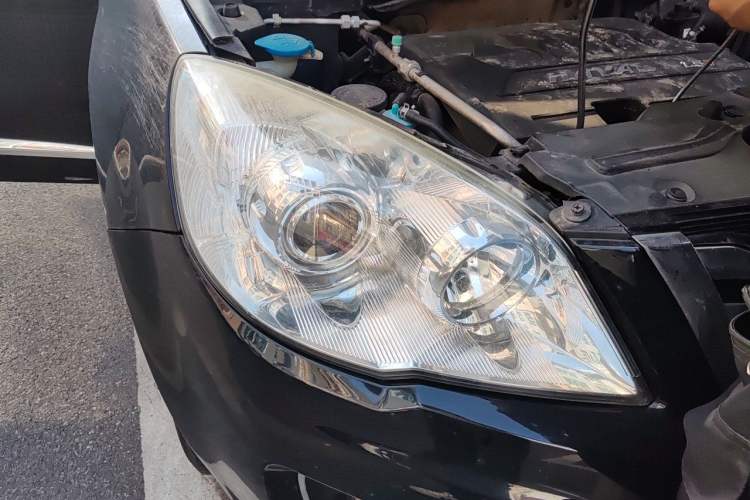 Used Haval H6 2016 Upgraded Model 1.5T Automatic Two-Wheel Drive Elite Version Right Front Headlight