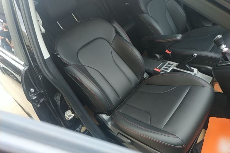 Used Haval H6 2016 Upgraded Model 1.5T Manual Two-Wheel Drive Elite Version Right Front Seat