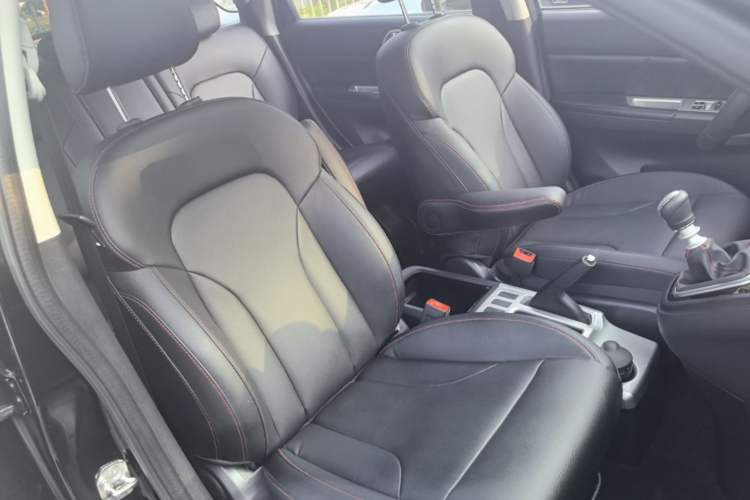 Used Haval H6 2016 Upgraded Model 1.5T Manual Two-Wheel Drive Elite Version Right Front Seat