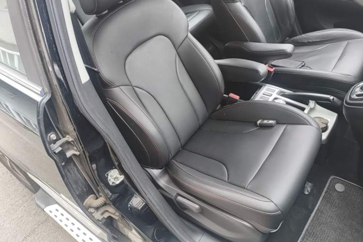 Used Haval H6 2016 Upgraded Model 1.5T Automatic Two-Wheel Drive Elite Version Right Front Seat
