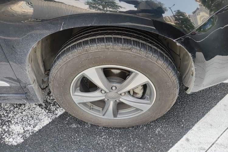 Used Haval H6 2016 Upgraded Model 1.5T Automatic Two-Wheel Drive Elite Version Right Front Wheel Hub