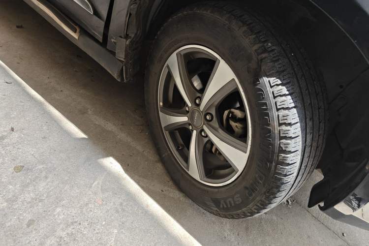 Used Haval H6 2016 Upgraded Model 1.5T Automatic Two-Wheel Drive Elite Version Right Front Wheel Hub