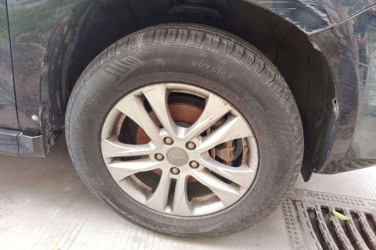 Used Haval H6 2016 Upgraded Model 1.5T Automatic Two-Wheel Drive Elite Version Right Front Wheel Hub