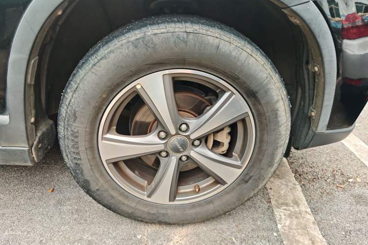 Used Haval H6 2016 Upgraded Model 1.5T Manual Two-Wheel Drive Prestige Version Right Front Wheel Hub