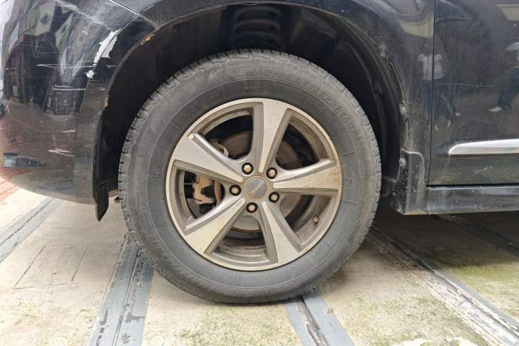 Used Haval H6 2016 Upgraded Model 1.5T Automatic Two-Wheel Drive Elite Version Right Front Wheel Hub