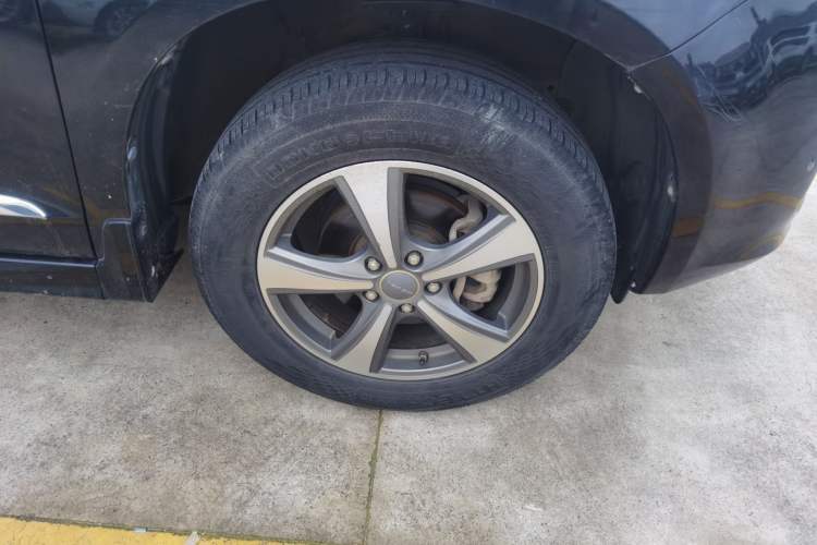 Used Haval H6 2016 Upgraded Model 1.5T Automatic Two-Wheel Drive Elite Version Right Front Wheel Hub