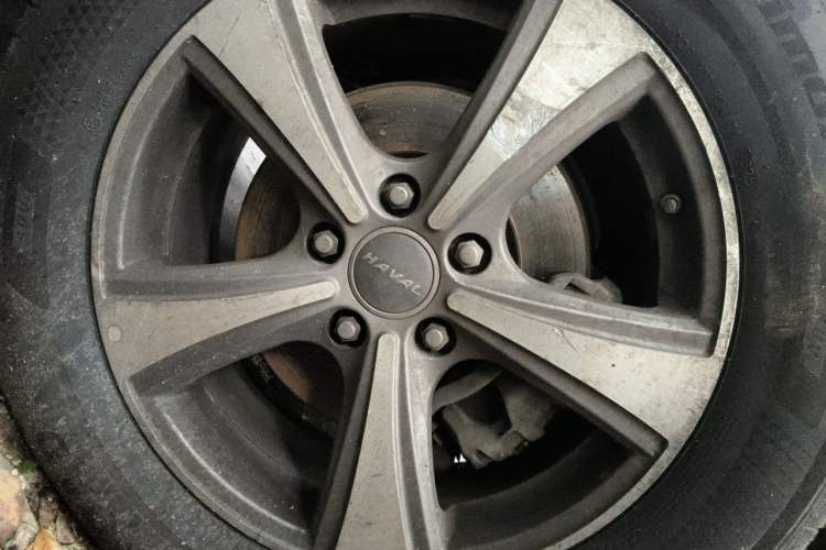 Used Haval H6 2016 Upgraded Model 1.5T Manual Two-Wheel Drive Elite Version Right Front Wheel Hub