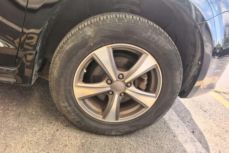 Used Haval H6 2016 Upgraded Model 1.5T Manual Two-Wheel Drive Elite Version Right Front Wheel Hub