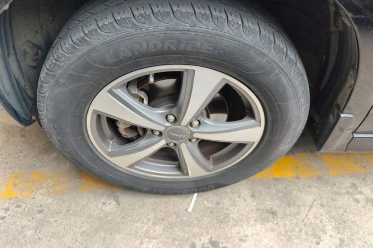 Used Haval H6 2016 Upgraded Model 1.5T Automatic Two-Wheel Drive Elite Version Right Front Wheel Hub