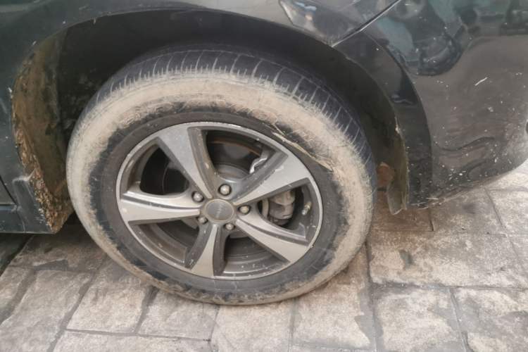 Used Haval H6 2016 Upgraded Model 1.5T Automatic Two-Wheel Drive Elite Version Right Front Wheel Hub