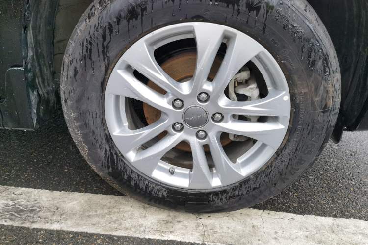 Used Haval H6 2016 Upgraded Model 1.5T Automatic Two-Wheel Drive Elite Version Right Front Wheel Hub