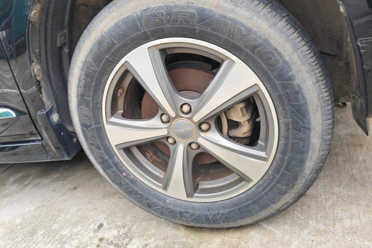 Used Haval H6 2016 Upgraded Model 1.5T Manual Two-Wheel Drive Elite Version Right Front Wheel Hub