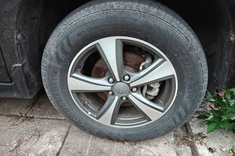 Used Haval H6 2016 Upgraded Model 1.5T Manual Two-Wheel Drive Elite Version Right Front Wheel Hub