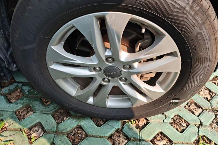Used Haval H6 2016 Upgraded Model 1.5T Manual Two-Wheel Drive Elite Version Right Front Wheel Hub