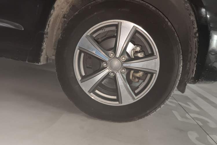 Used Haval H6 2016 Upgraded Model 1.5T Manual Two-Wheel Drive Urban Version Right Front Wheel Hub