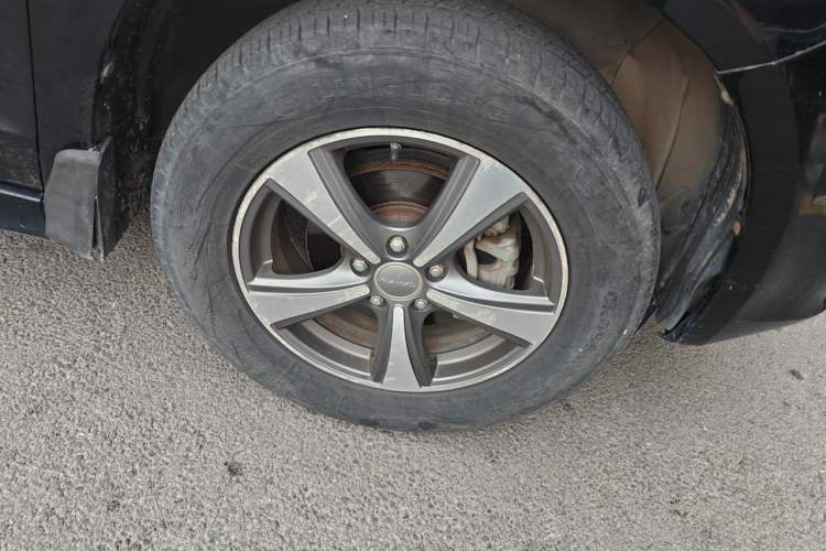 Used Haval H6 2016 Upgraded Model 1.5T Automatic Two-Wheel Drive Elite Version Right Front Wheel Hub