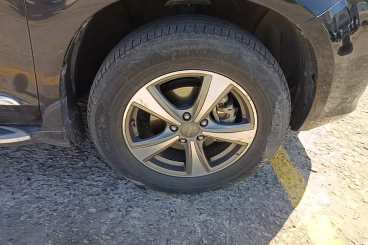 Used Haval H6 2016 Upgraded Model 1.5T Automatic Two-Wheel Drive Elite Version Right Front Wheel Hub