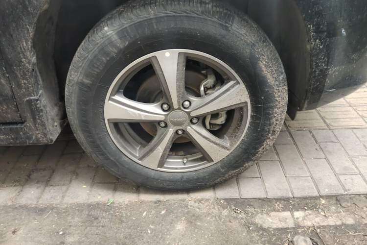 Used Haval H6 2016 Upgraded Model 1.5T Automatic Two-Wheel Drive Elite Version Right Front Wheel Hub