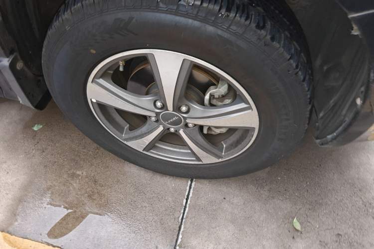 Used Haval H6 2016 Upgraded Model 1.5T Automatic Two-Wheel Drive Elite Version Right Front Wheel Hub