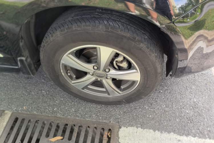 Used Haval H6 2016 Upgraded Model 1.5T Automatic Two-Wheel Drive Elite Version Right Front Wheel Hub
