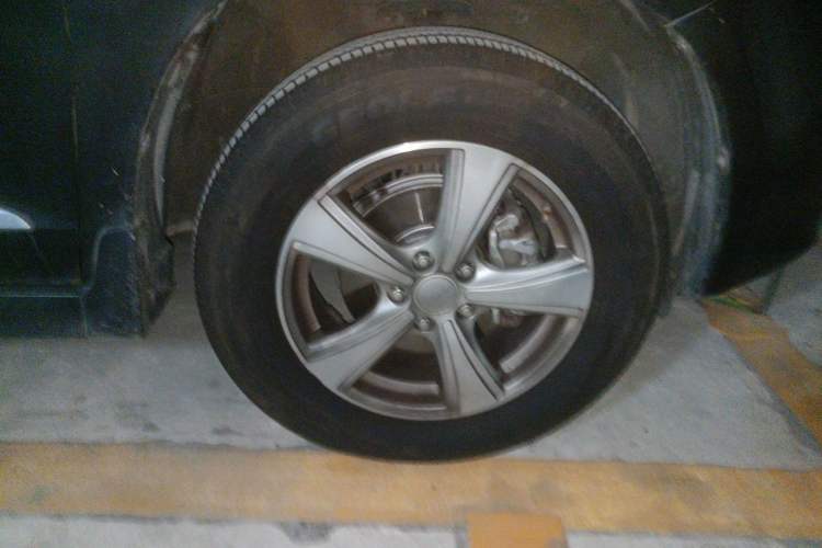 Used Haval H6 2016 Upgraded Model 1.5T Automatic Two-Wheel Drive Elite Version Right Front Wheel Hub