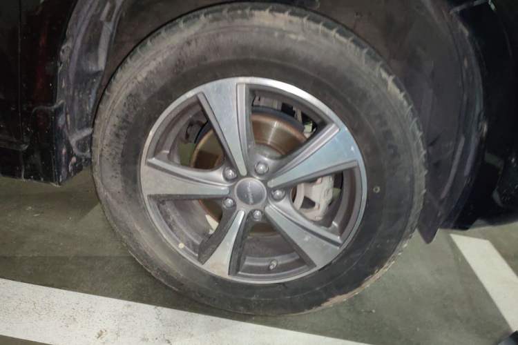 Used Haval H6 2016 Upgraded Model 1.5T Automatic Two-Wheel Drive Elite Version Right Front Wheel Hub