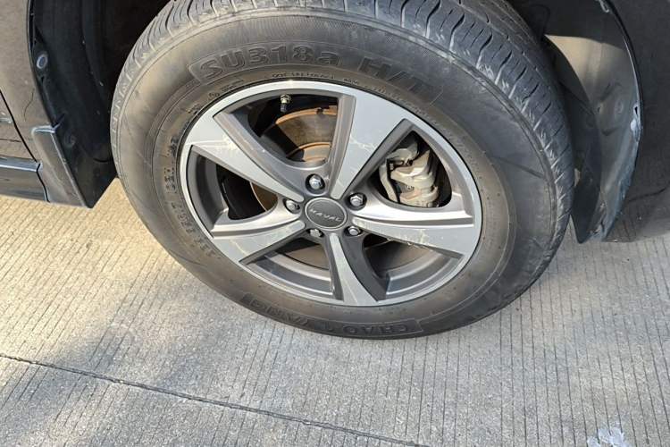Used Haval H6 2016 Upgraded Model 1.5T Automatic Two-Wheel Drive Elite Version Right Front Wheel Hub
