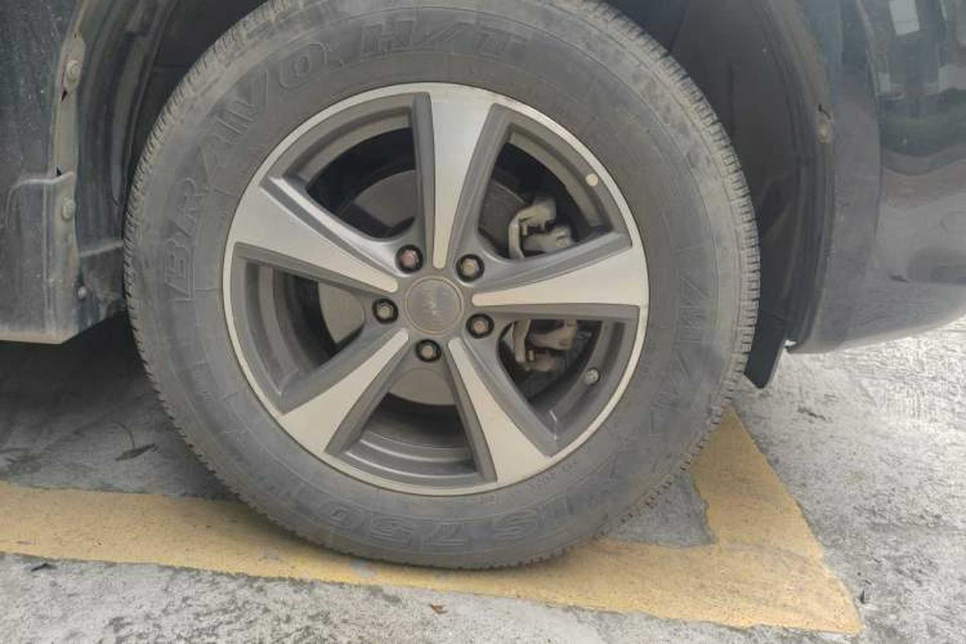 Used Haval H6 2016 Upgraded Model 1.5T Automatic Two-Wheel Drive Elite Version Right Front Wheel Hub