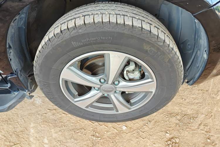 Used Haval H6 2016 Upgraded Model 1.5T Manual Two-Wheel Drive Urban Version Right Front Wheel Hub