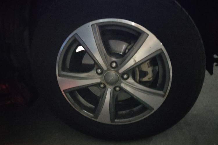 Used Haval H6 2016 Upgraded Model 1.5T Automatic Two-Wheel Drive Elite Version Right Front Wheel Hub