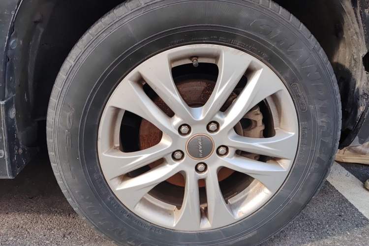 Used Haval H6 2016 Upgraded Model 1.5T Automatic Two-Wheel Drive Elite Version Right Front Wheel Hub
