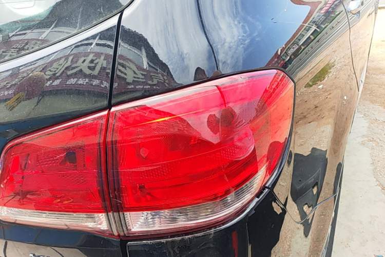Used Haval H6 2016 Upgraded Model 1.5T Automatic Two-Wheel Drive Elite Version Right Rear Taillight