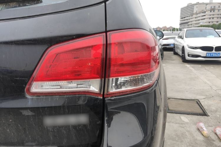 Used Haval H6 2016 Upgraded Model 1.5T Manual Two-Wheel Drive Value Edition Right Rear Taillight