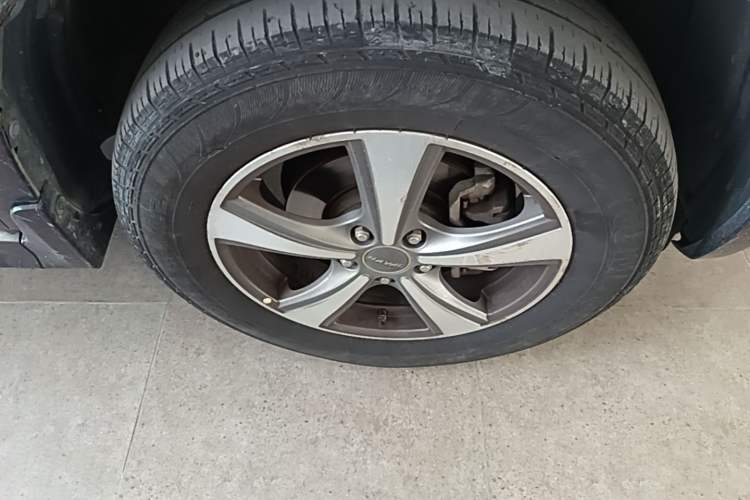 Used Haval H6 2016 Upgraded Model 1.5T Automatic Two-Wheel Drive Elite Version Right Rear Wheel Hub