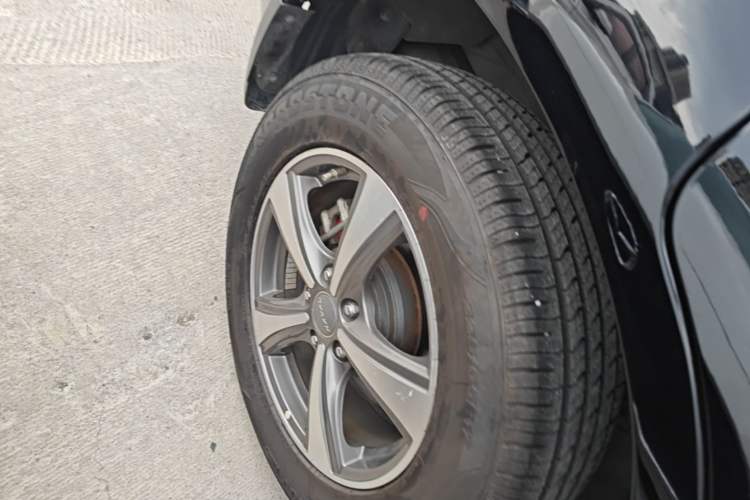 Used Haval H6 2016 Upgraded Model 1.5T Automatic Two-Wheel Drive Elite Version Right Rear Wheel Hub