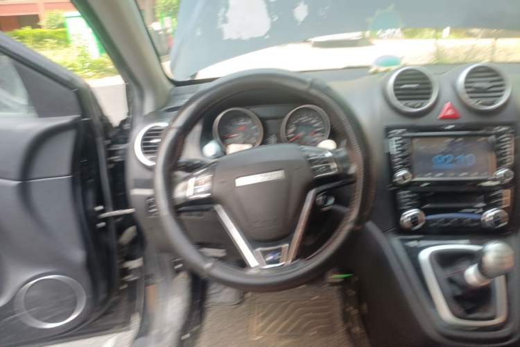 Used Haval H6 2016 Upgraded Model 1.5T Manual Two-Wheel Drive Elite Version Steering Wheel