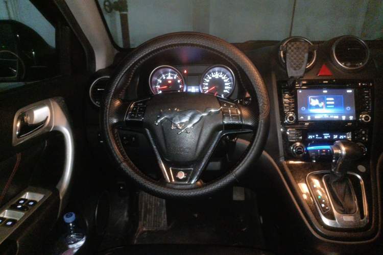 Used Haval H6 2016 Upgraded Model 1.5T Automatic Two-Wheel Drive Elite Version Steering Wheel