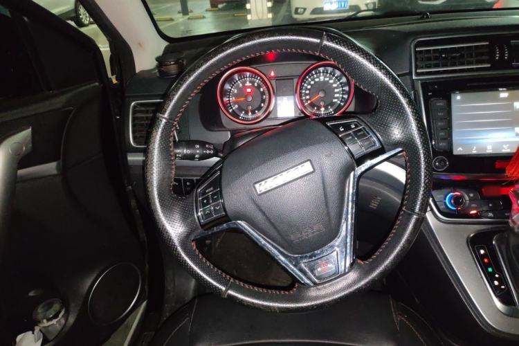 Used Haval H6 2016 Upgraded Model 1.5T Automatic Two-Wheel Drive Elite Version Steering Wheel