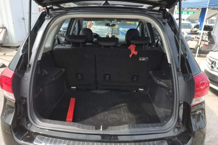 Used Haval H6 2016 Upgraded Model 1.5T Automatic Two-Wheel Drive Elite Version Trunk