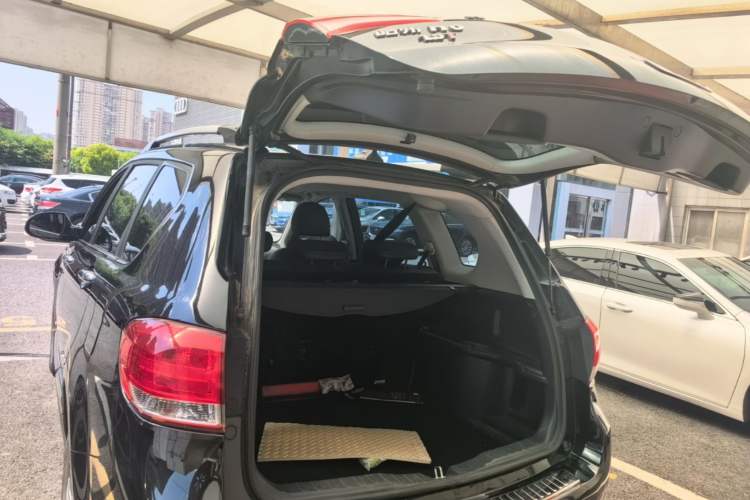 Used Haval H6 2016 Upgraded Model 1.5T Manual Two-Wheel Drive Elite Version Trunk