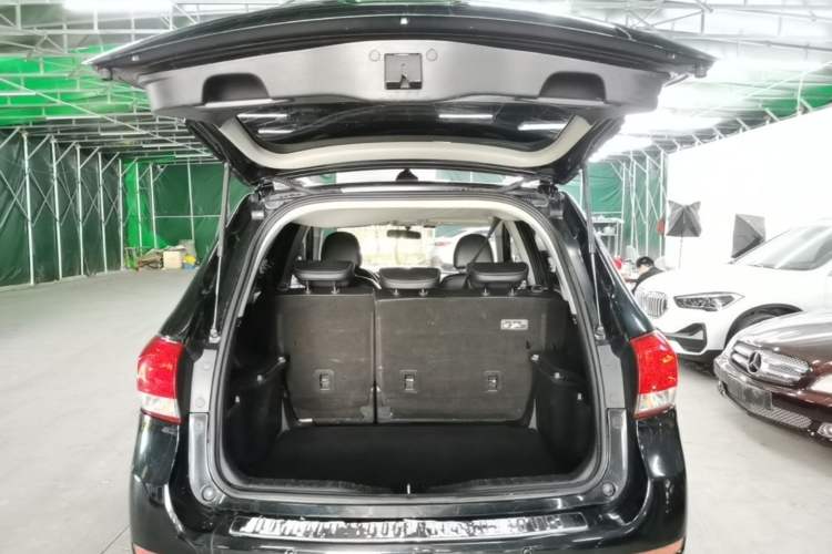 Used Haval H6 2016 Upgraded Model 1.5T Automatic Two-Wheel Drive Elite Version Trunk