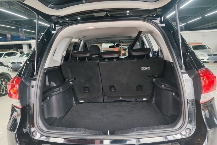 Used Haval H6 2016 Upgraded Model 1.5T Automatic Two-Wheel Drive Elite Version Trunk