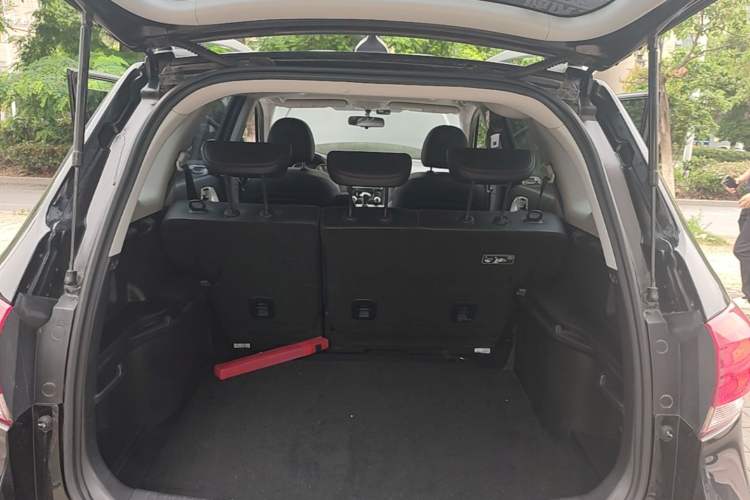 Used Haval H6 2016 Upgraded Model 1.5T Automatic Two-Wheel Drive Elite Version Trunk