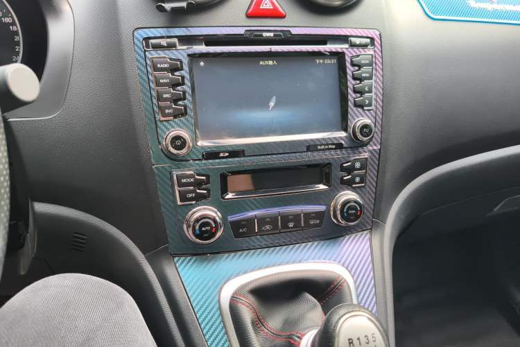 Used Haval H6 2016 Upgraded Model 1.5T Manual Two-Wheel Drive Elite Version Audio And AC Panel