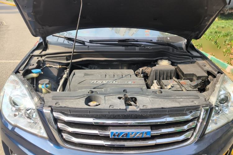 Used Haval H6 2016 Upgraded Model 1.5T Manual Two-Wheel Drive Elite Version Engine Bay