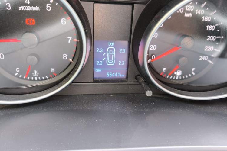 Used Haval H6 2016 Upgraded Model 1.5T Manual Two-Wheel Drive Elite Version Odometer Close Up