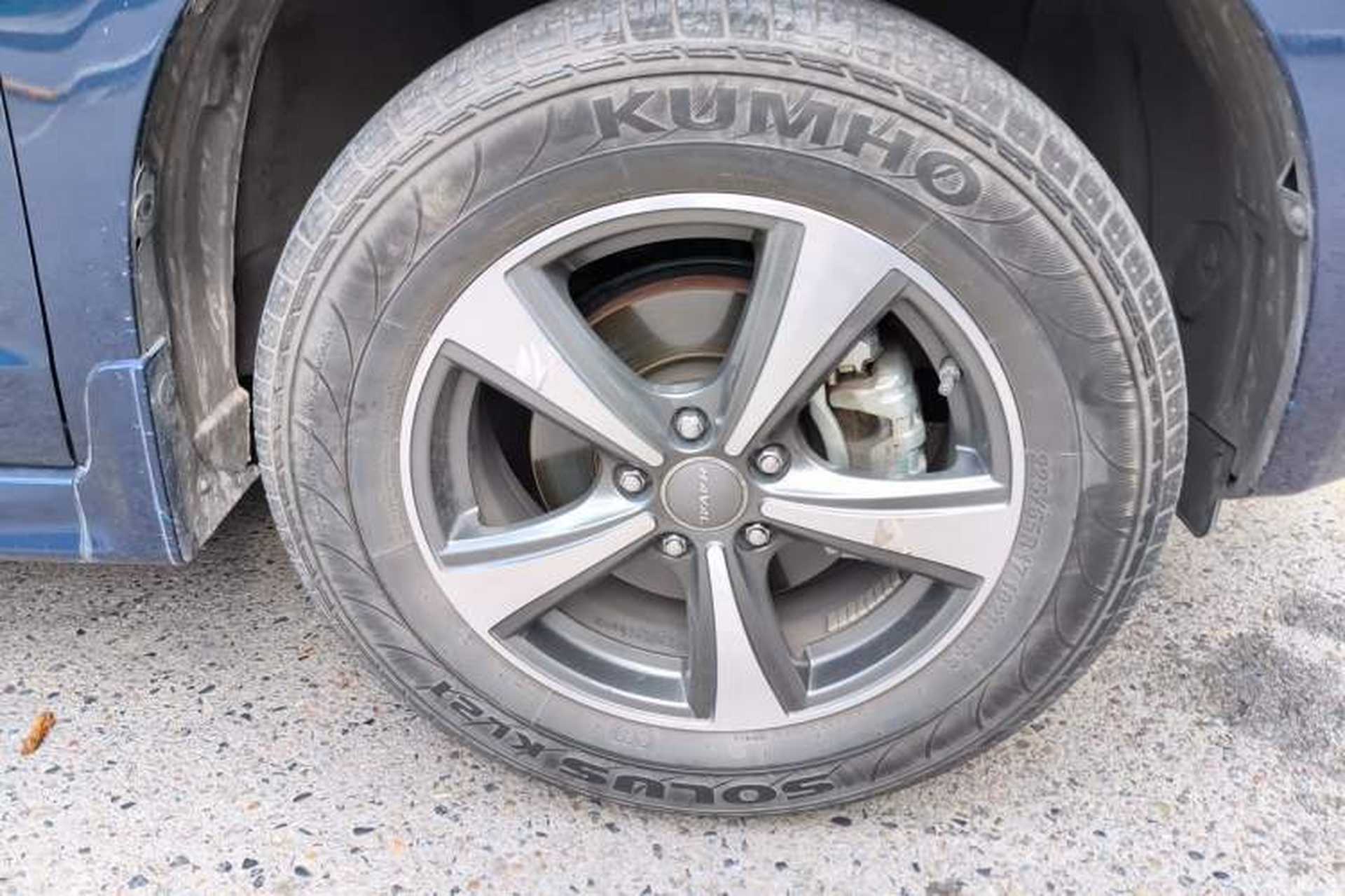 Used Haval H6 2016 Upgraded Model 1.5T Manual Two-Wheel Drive Elite Version Right Front Wheel Hub